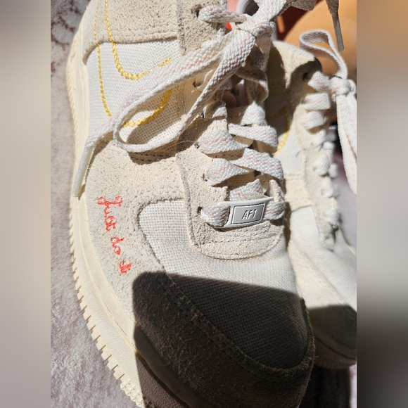 The Nike Women’s Air Force 1 ‘07 ‘Peace’ size 6 gently used. - Picture 2 of 7